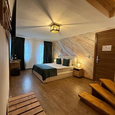 Hotel Conacul Radacinilor à Petroşani Extérieur photo