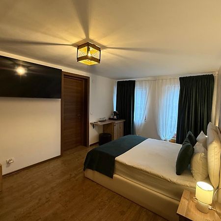 Hotel Conacul Radacinilor à Petroşani Extérieur photo
