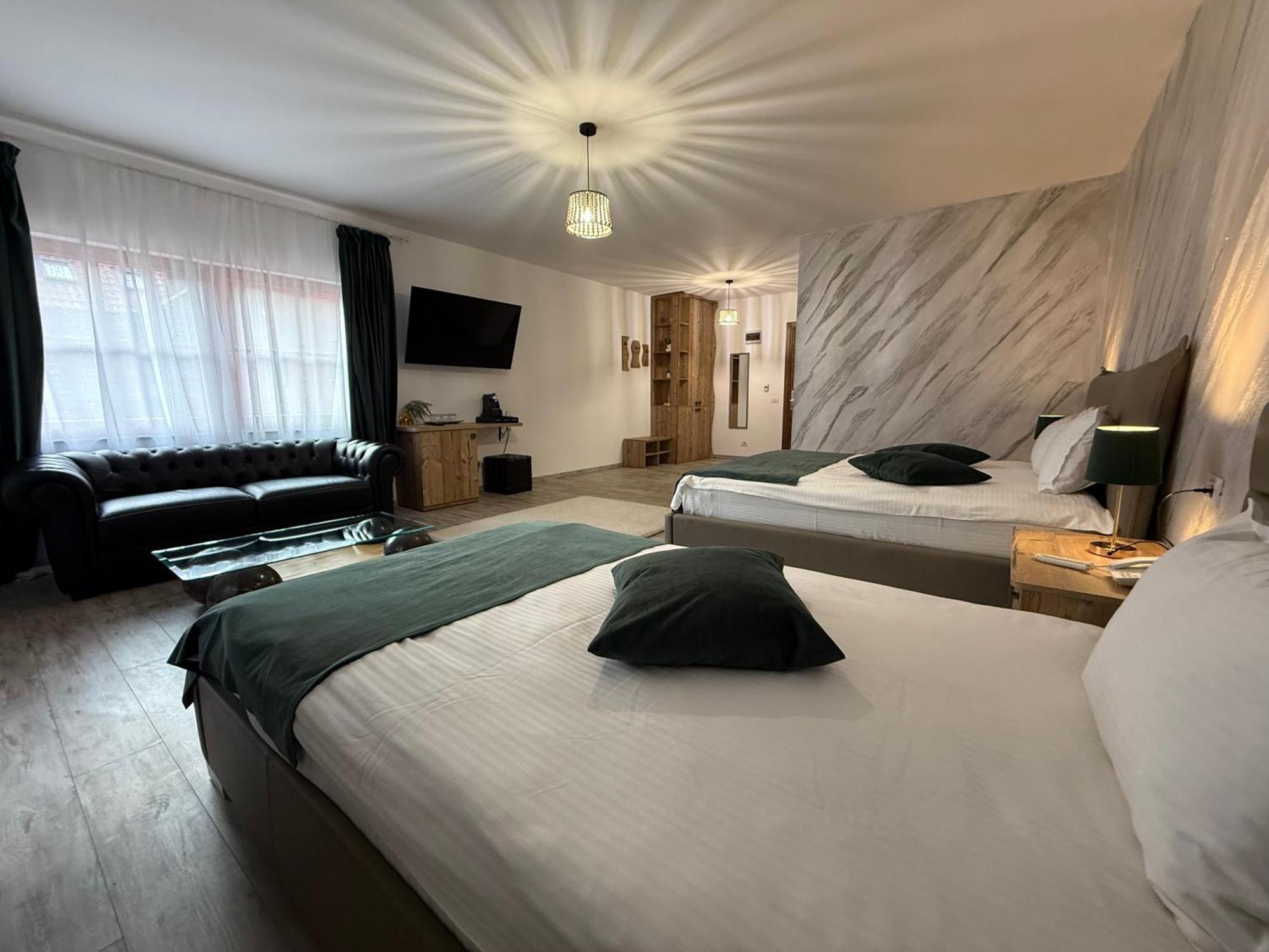 Hotel Conacul Radacinilor à Petroşani Extérieur photo