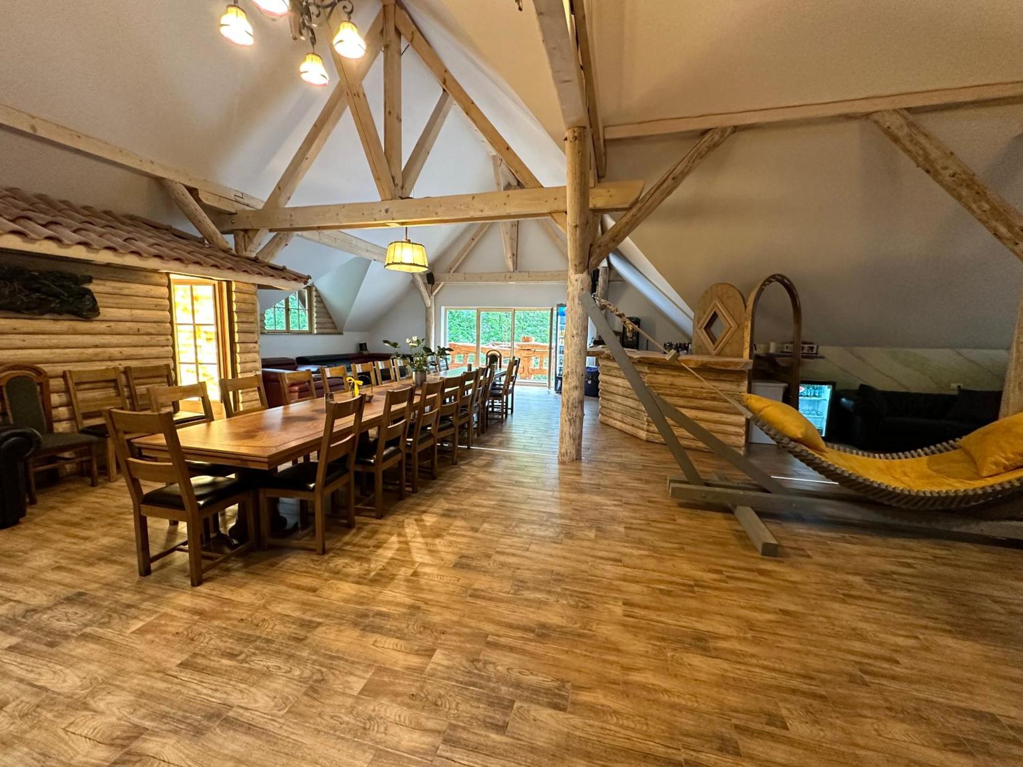Hotel Conacul Radacinilor à Petroşani Extérieur photo