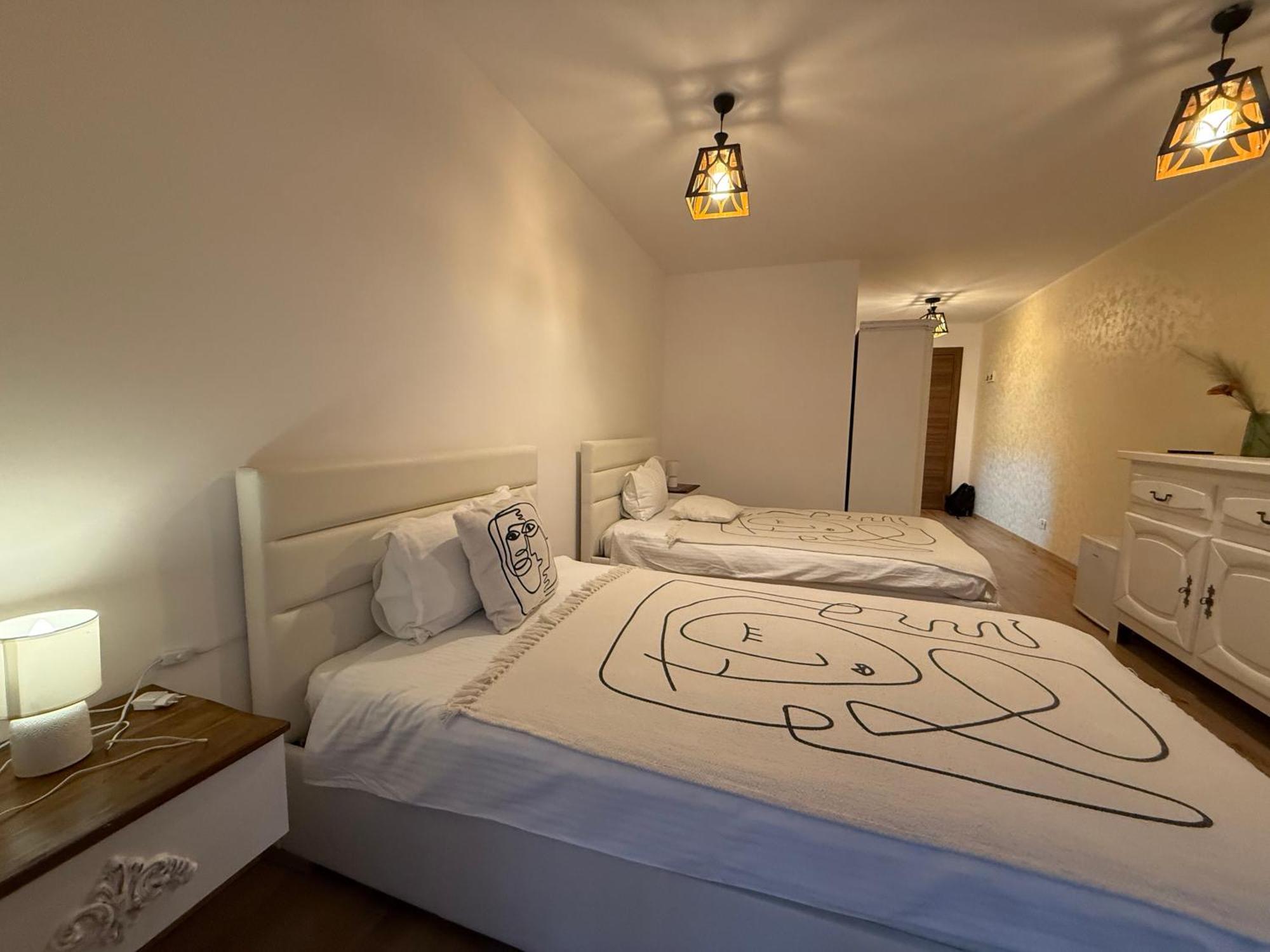 Hotel Conacul Radacinilor à Petroşani Extérieur photo