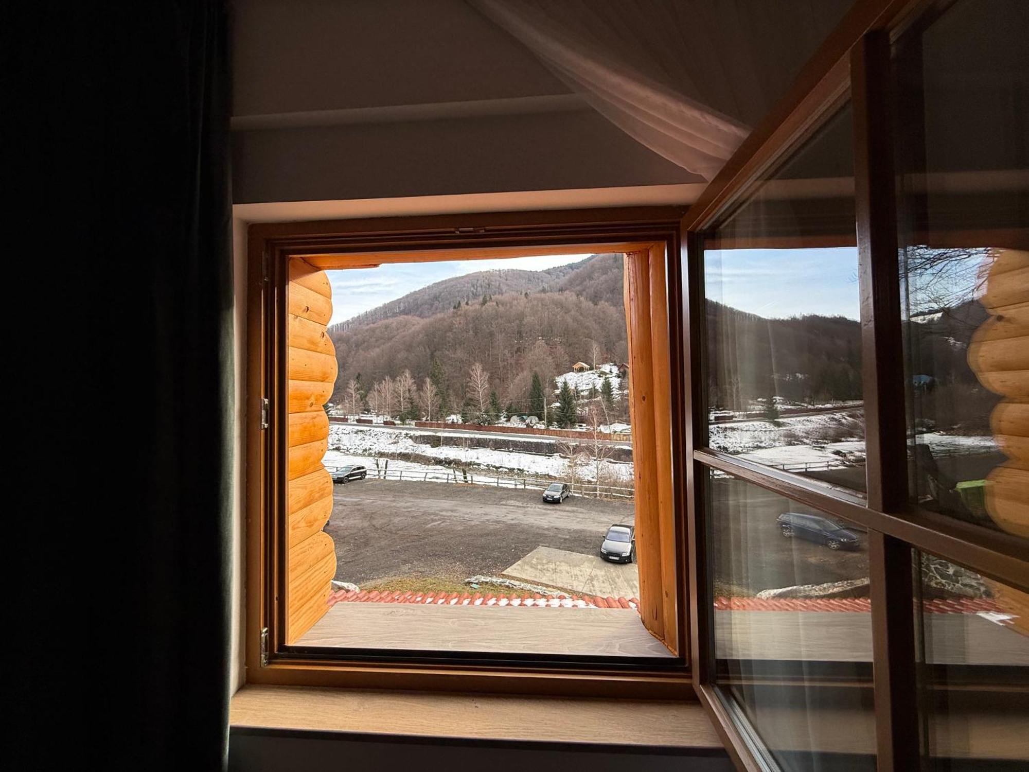 Hotel Conacul Radacinilor à Petroşani Extérieur photo