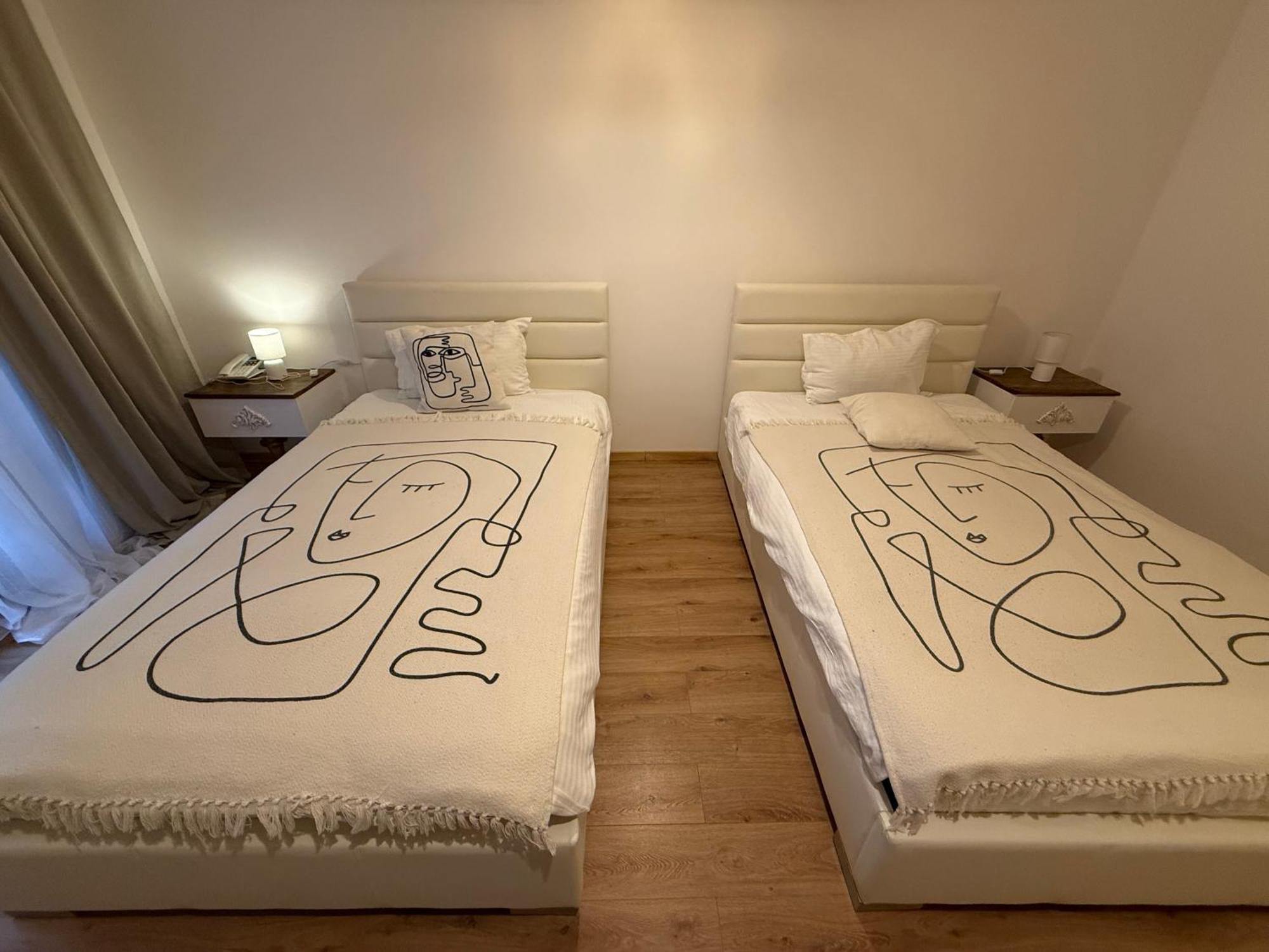 Hotel Conacul Radacinilor à Petroşani Extérieur photo