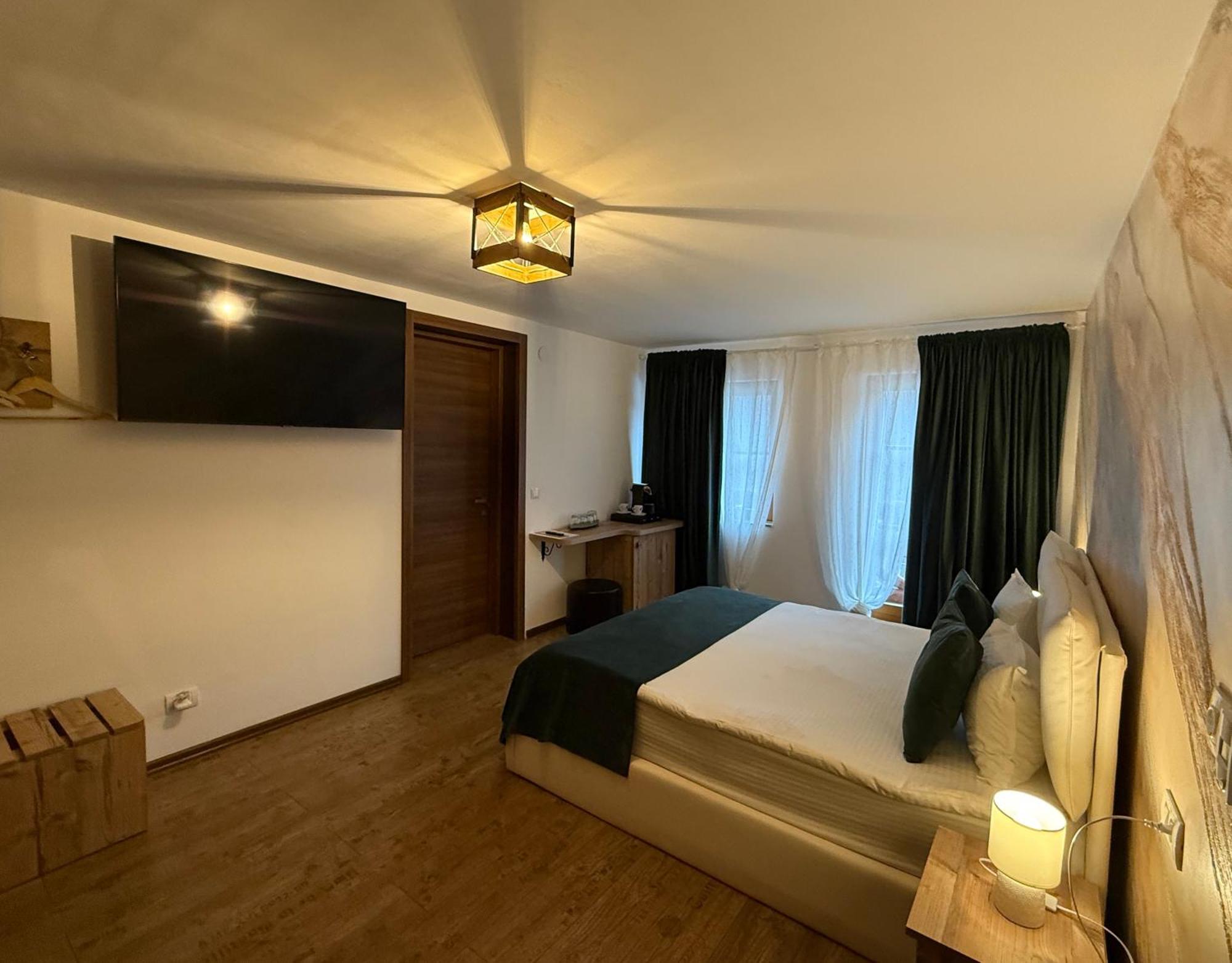 Hotel Conacul Radacinilor à Petroşani Extérieur photo
