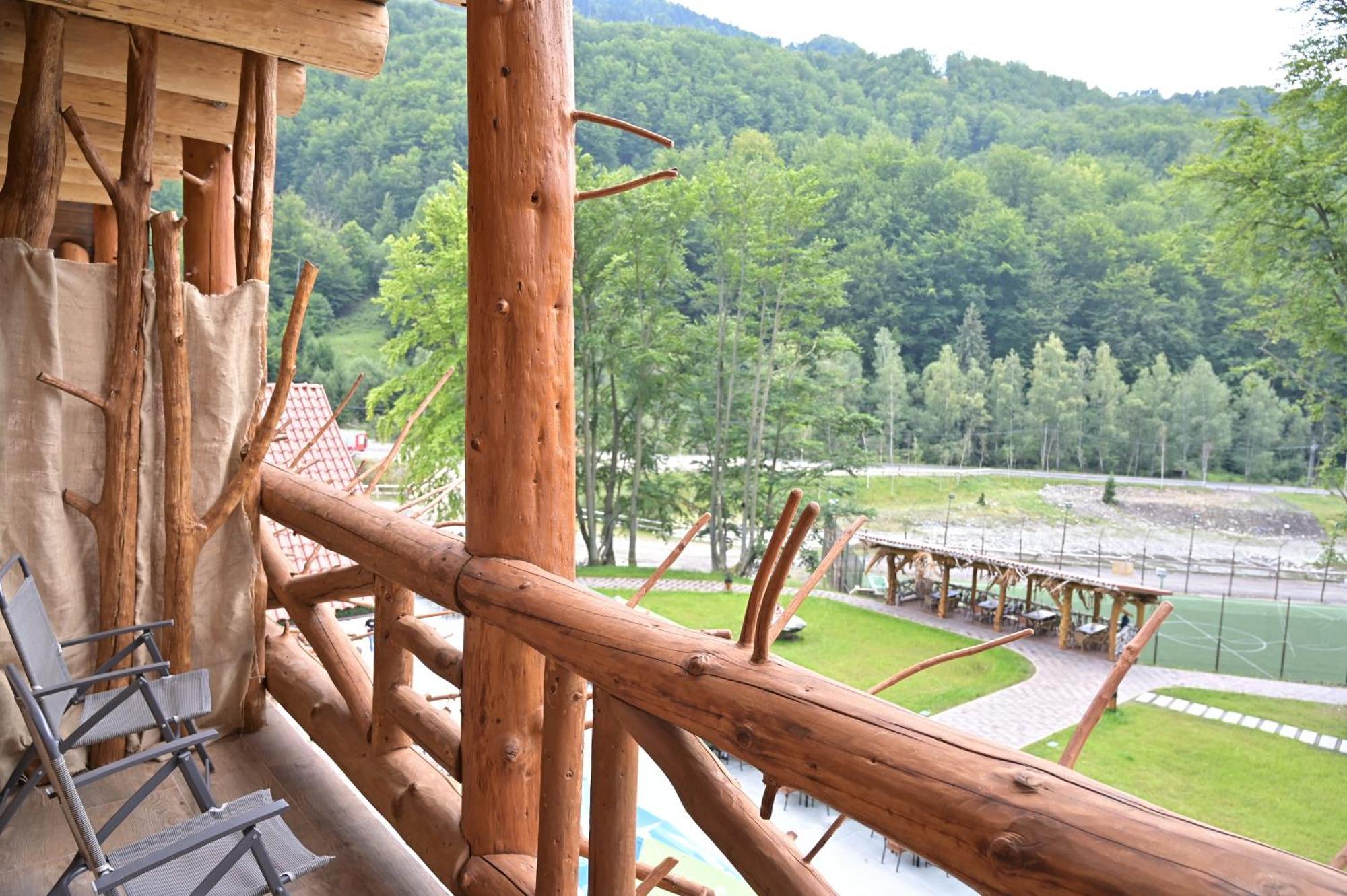 Hotel Conacul Radacinilor à Petroşani Extérieur photo